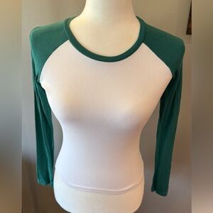 Boutique Kimberly Medium Women's White and Green Raglan Long-Sleeve Top New